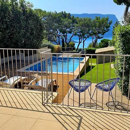2-8 Persons 4 Bedrooms Villa *