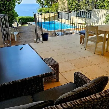 2-8 Persons 4 Bedrooms Vila Cassis