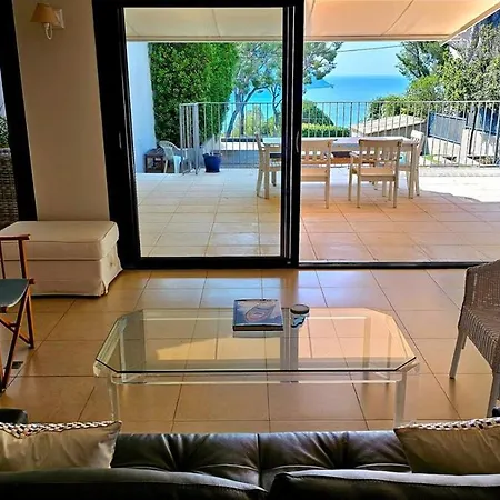2-8 Persons 4 Bedrooms *