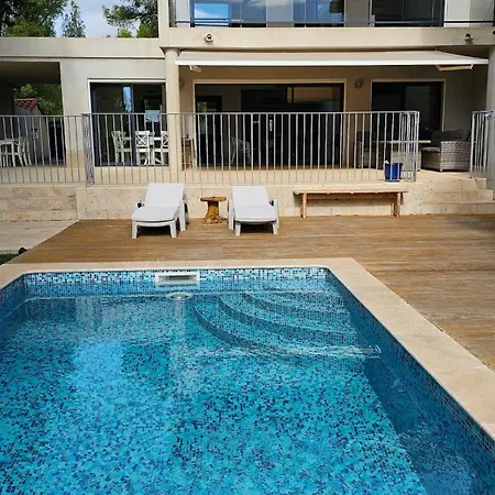2-8 Persons 4 Bedrooms