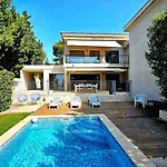 Cassis Villa 2-8 Persons 4 Bedrooms Cassis