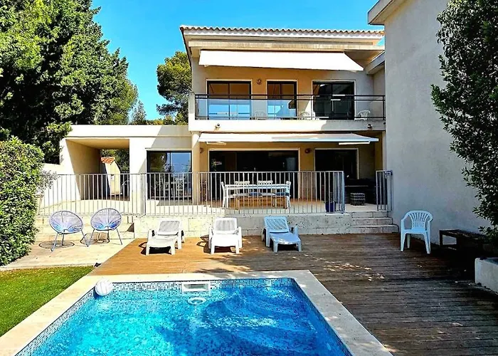 Cassis Villa 2-8 Persons 4 Bedrooms Cassis